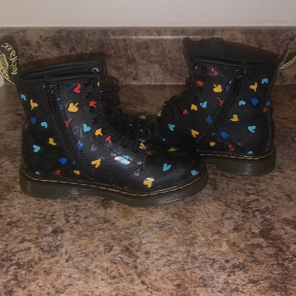 DR.MARTENS Girls sz 10 JUNIOR 1460 HEARTS LEATHER ANKLE - Picture 7 of 7